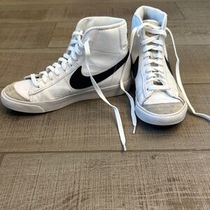 Nike Blazer Mid ‘77 High-Top Shoes
